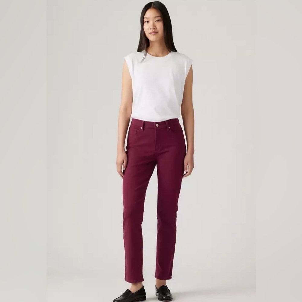 Levi's CLASSIC STRAIGHT FIT WOMEN'S JEANS Maroon Purple Size 4M 27" NWT